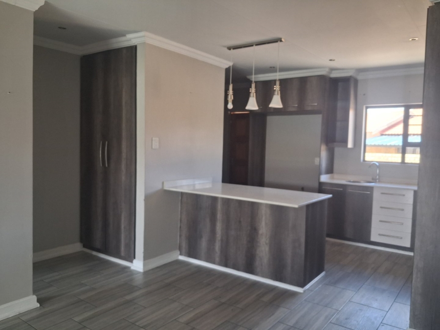 To Let 3 Bedroom Property for Rent in Hillside Free State